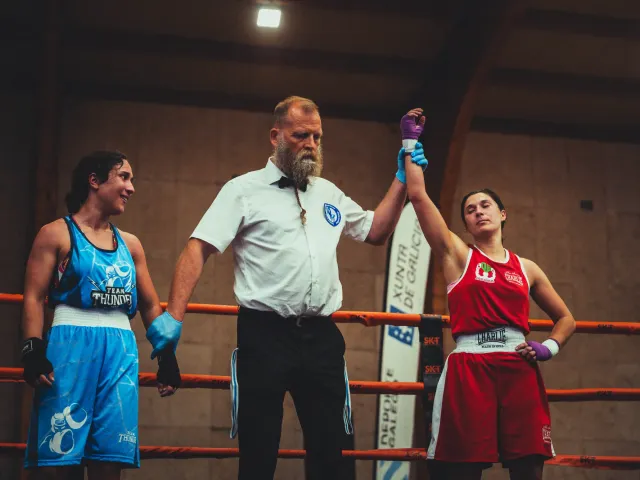 Anuncio del resultado de un combate femenino
